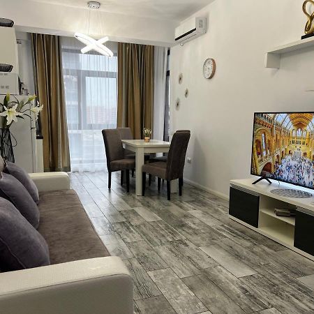 Romeo'S Beachfront Apartment By Loft, Hotel Opera And White Tower Mamaia Exterior photo