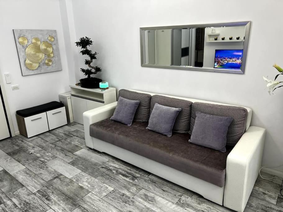 Romeo'S Beachfront Apartment By Loft, Hotel Opera And White Tower Mamaia Exterior photo
